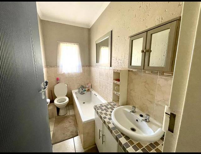 3 BEDROOM TOWNHOUSE FOR SALE IN BAILLIE PARK